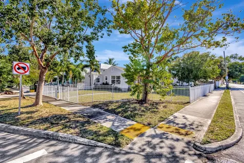 736 Rockland Drive West Palm Beach FL 33405