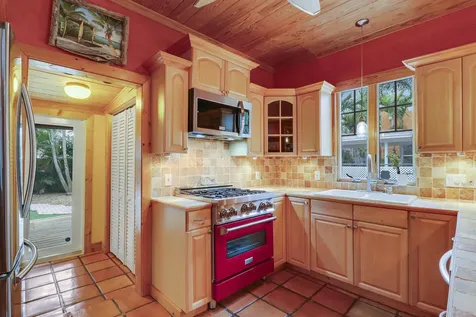 528 Avenida Hermosa West Palm Beach FL 33405