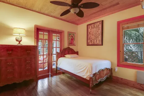 528 Avenida Hermosa West Palm Beach FL 33405