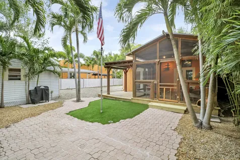 528 Avenida Hermosa West Palm Beach FL 33405
