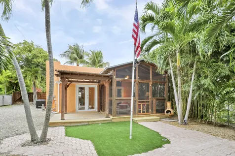 528 Avenida Hermosa West Palm Beach FL 33405