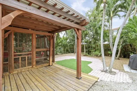 528 Avenida Hermosa West Palm Beach FL 33405