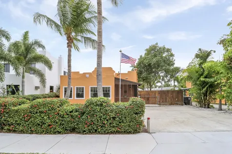 528 Avenida Hermosa West Palm Beach FL 33405