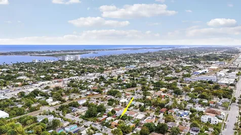 528 Avenida Hermosa West Palm Beach FL 33405