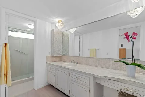 10 Se 13th Street Boca Raton FL 33432