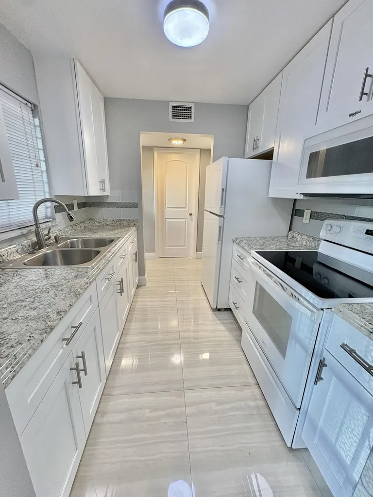 26 Golfs Edge A West Palm Beach FL 33417