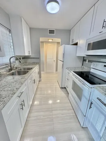 26 Golfs Edge A West Palm Beach FL 33417