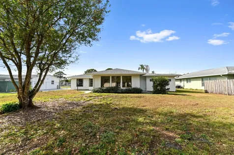 571 Se Anchor Lane Port Saint Lucie FL 34983