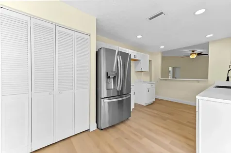 571 Se Anchor Lane Port Saint Lucie FL 34983
