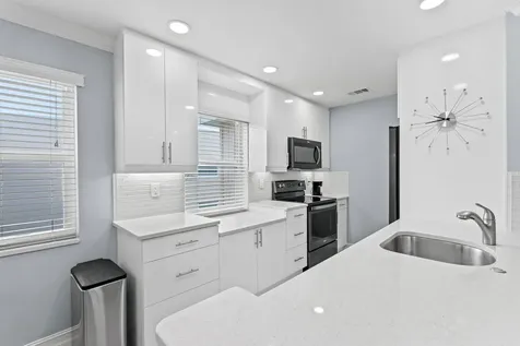 325 Capri G Delray Beach FL 33484