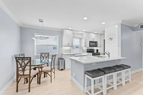 325 Capri G Delray Beach FL 33484