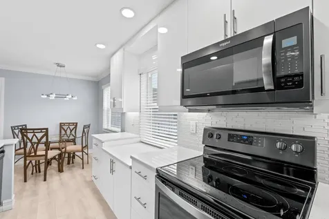 325 Capri G Delray Beach FL 33484
