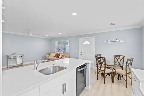 325 Capri G Delray Beach FL 33484