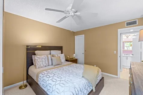 325 Capri G Delray Beach FL 33484