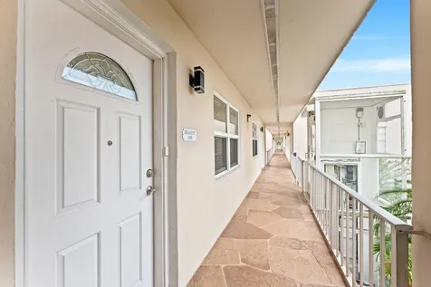 325 Capri G Delray Beach FL 33484
