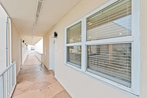 325 Capri G Delray Beach FL 33484