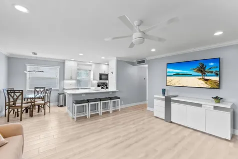 325 Capri G Delray Beach FL 33484