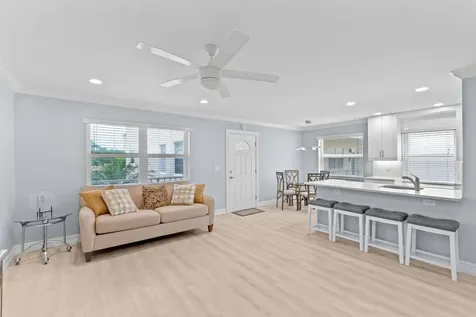 325 Capri G Delray Beach FL 33484