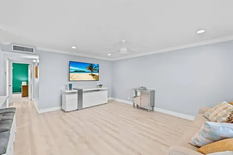 325 Capri G Delray Beach FL 33484