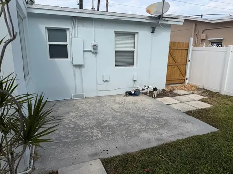 620 W Bloxham Street Lantana FL 33462
