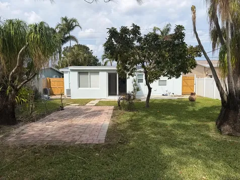 620 W Bloxham Street Lantana FL 33462