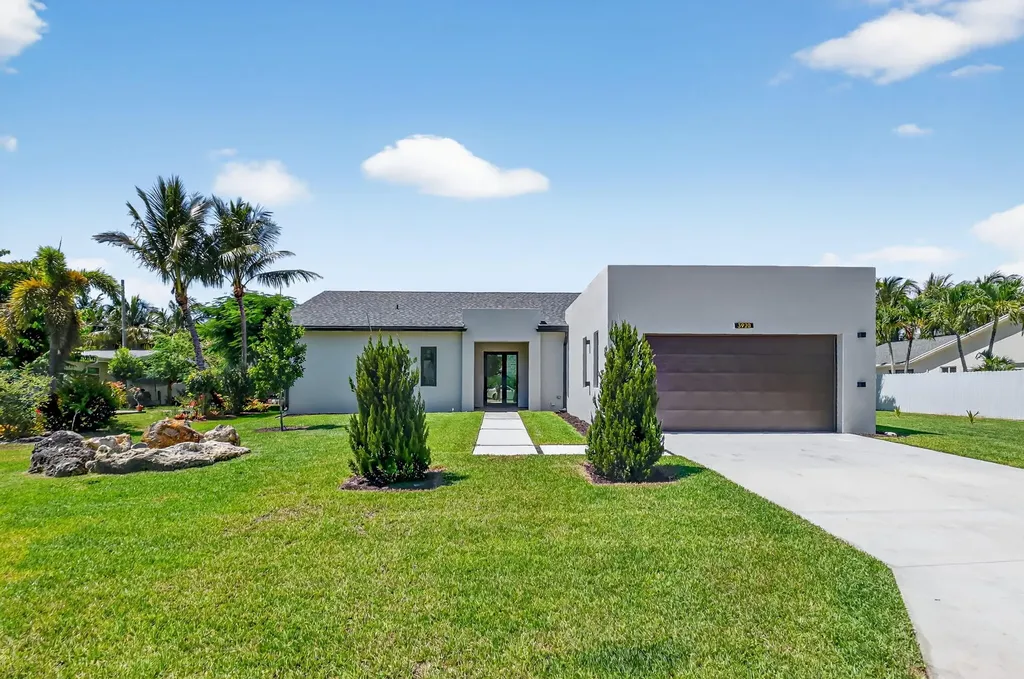 3920 Espan Court Palm Springs FL 33461