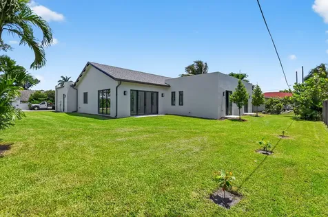 3920 Espan Court Palm Springs FL 33461