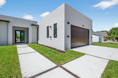 3920 Espan Court Palm Springs FL 33461