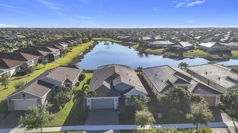 10094 Sw Indian Lilac Trail Port Saint Lucie FL 34987