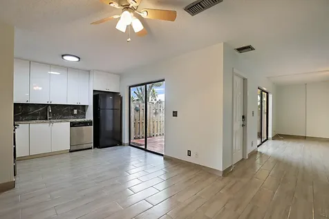 253 Woodland Road Palm Springs FL 33461