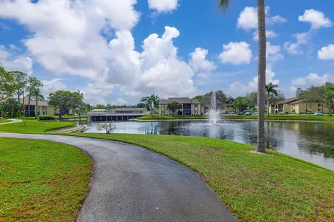 128 Lake Pine Circle Greenacres FL 33463