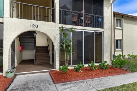 128 Lake Pine Circle Greenacres FL 33463