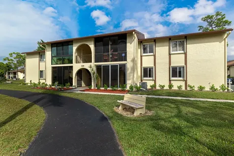 128 Lake Pine Circle Greenacres FL 33463