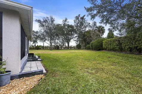 2551 12th Square Vero Beach FL 32968