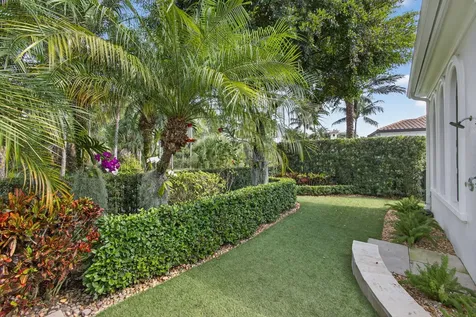 213 Via Palacio Palm Beach Gardens FL 33418