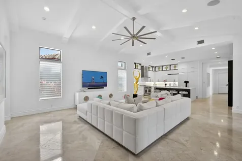 213 Via Palacio Palm Beach Gardens FL 33418