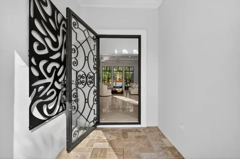 213 Via Palacio Palm Beach Gardens FL 33418