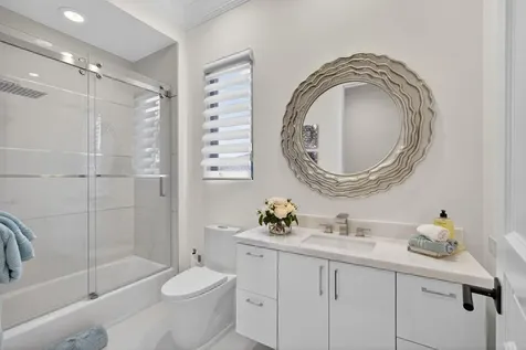 213 Via Palacio Palm Beach Gardens FL 33418