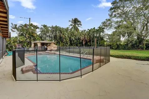5612 Harding Street Hollywood FL 33021