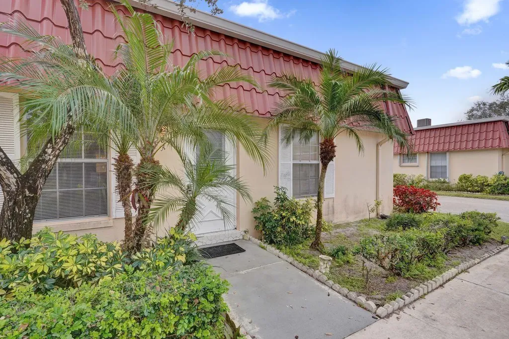 282 Cape Cod Circle Lake Worth FL 33467