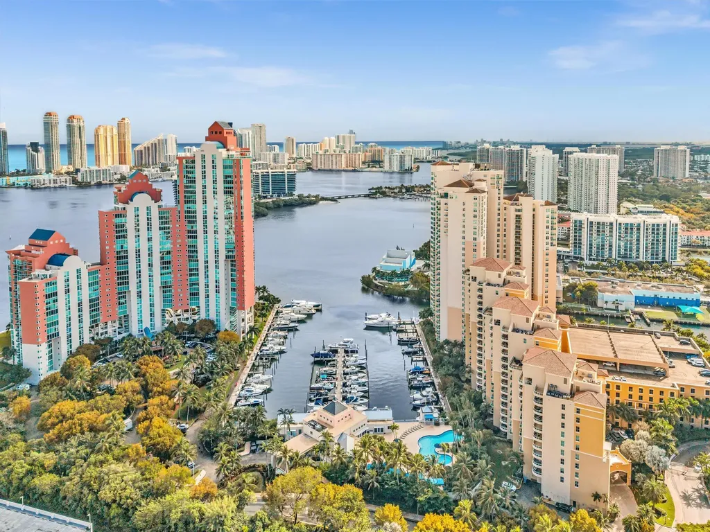 3330 Ne 190th Street Aventura FL 33180