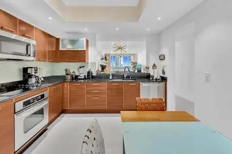 3330 Ne 190th Street Aventura FL 33180