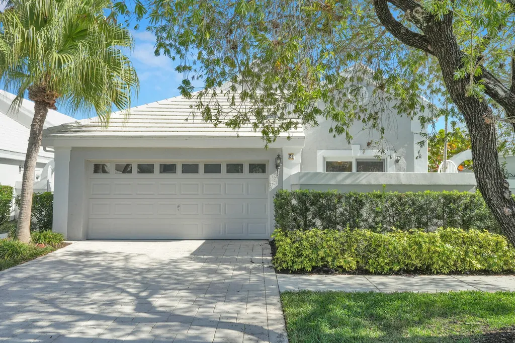 21 Selby Lane Palm Beach Gardens FL 33418