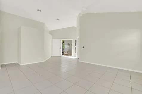 21 Selby Lane Palm Beach Gardens FL 33418