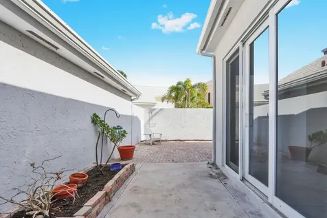 21 Selby Lane Palm Beach Gardens FL 33418