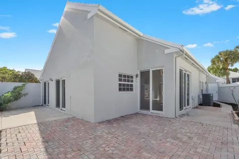 21 Selby Lane Palm Beach Gardens FL 33418