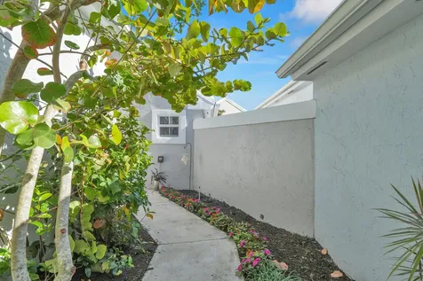 21 Selby Lane Palm Beach Gardens FL 33418
