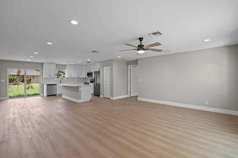 4611 Sunset Boulevard Fort Pierce FL 34982