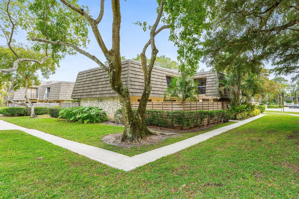 108 1st Terrace Palm Beach Gardens FL 33418