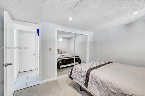 5005 Collins Avenue Miami Beach FL 33140